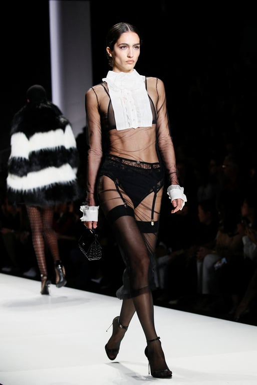 Модель на показе коллекции Dolce & Gabbana. Фото: Reuters