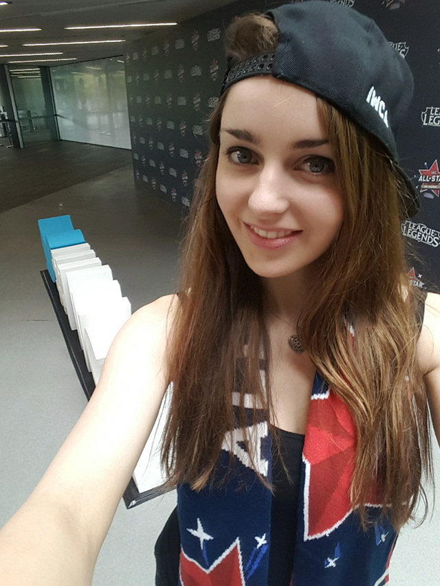 Симпатичные девушки с естественной красотой