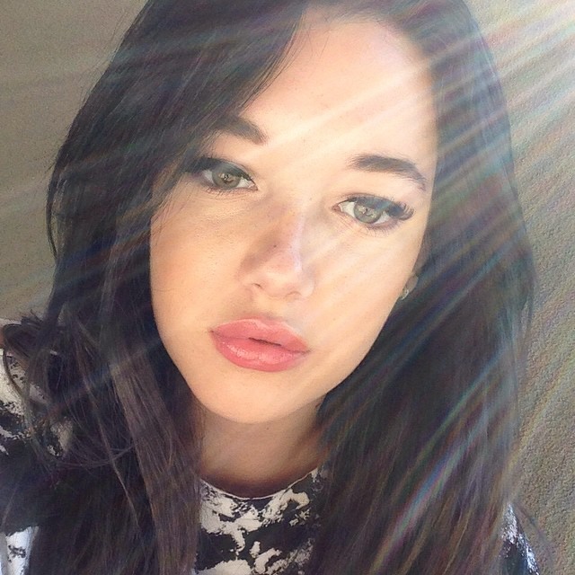 Симпатичные девушки с естественной красотой