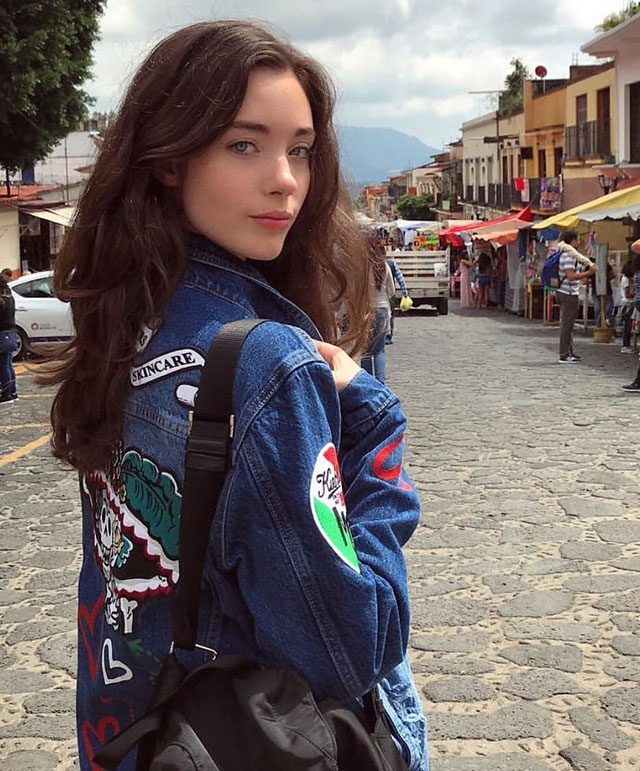 Симпатичные девушки с естественной красотой