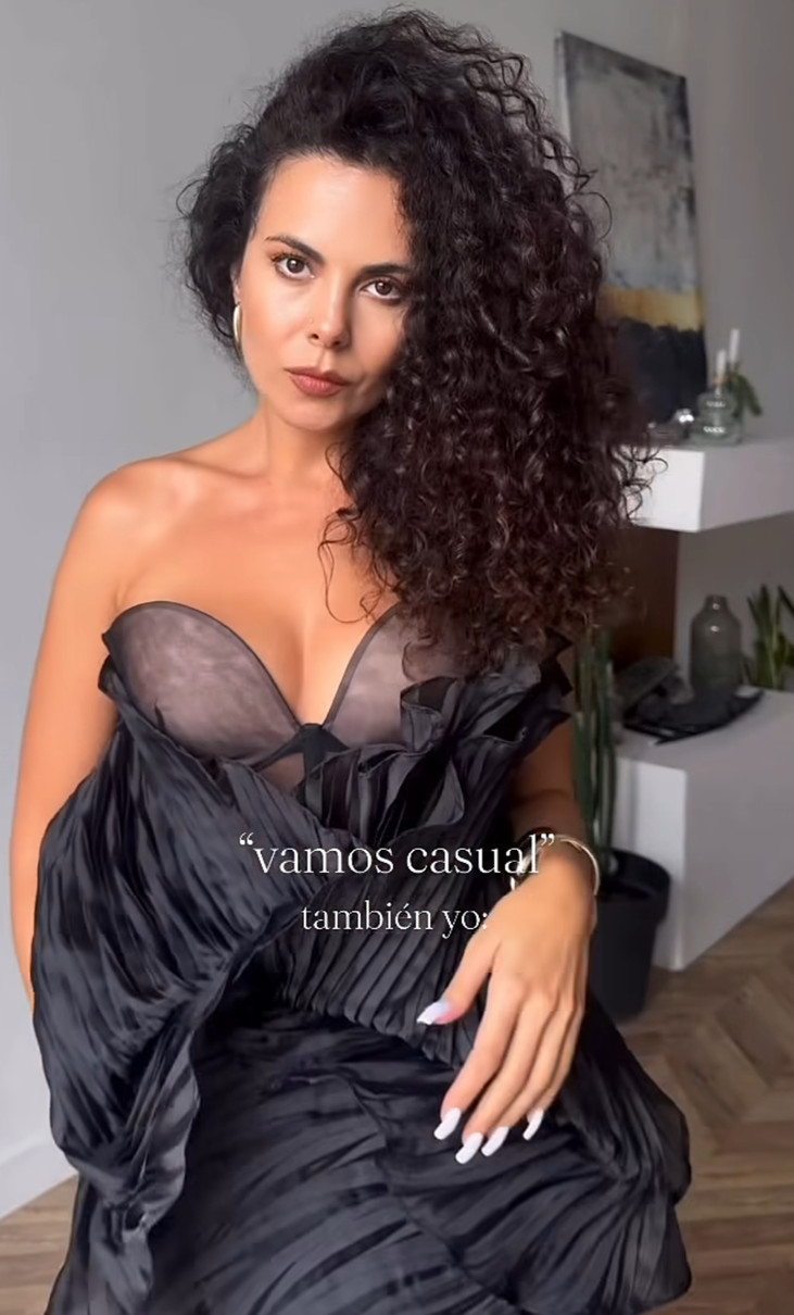 Настя Каменських у топі з декольте похвалилася стилем