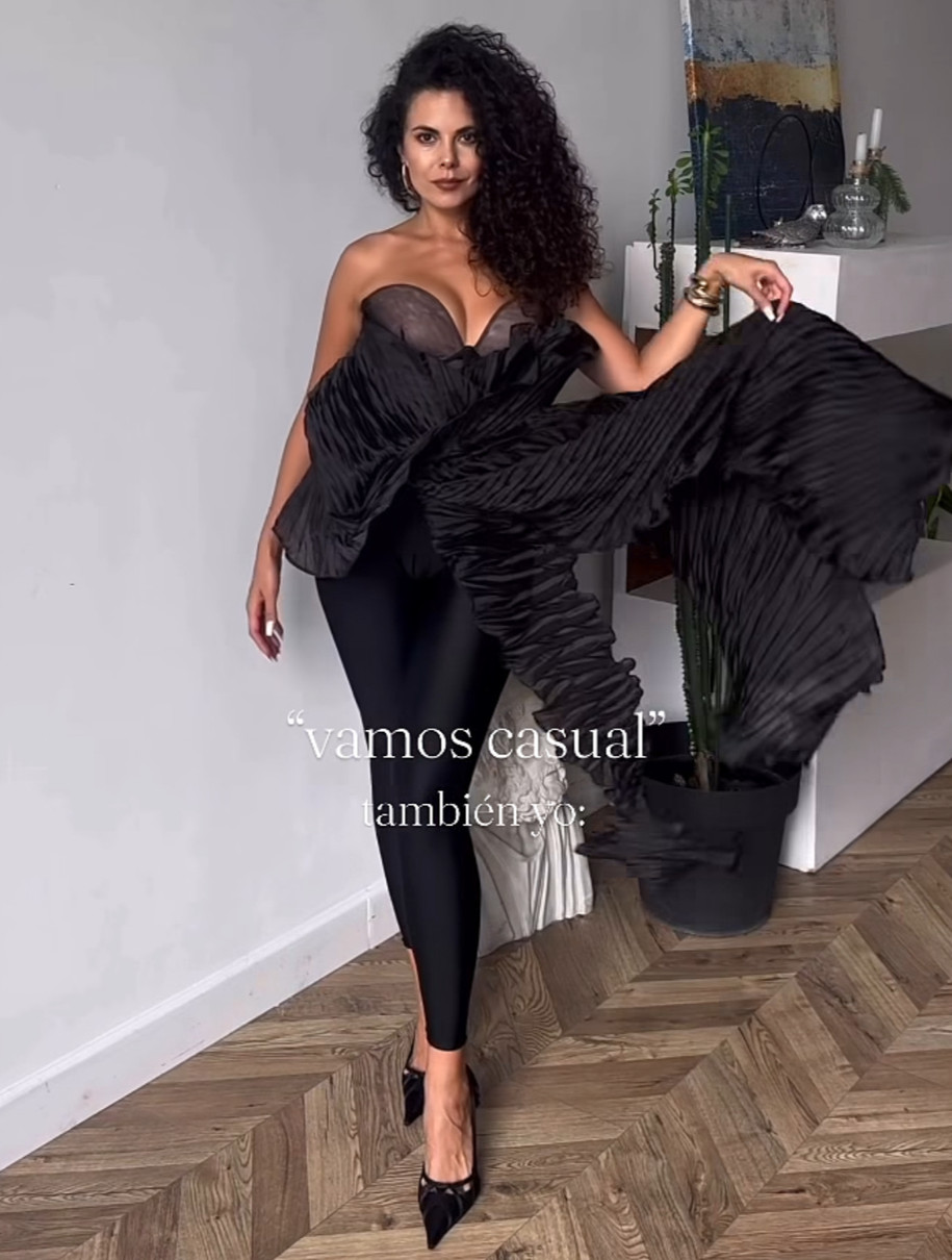 Настя Каменських у лосинах та декольтованому топі наробила сексі кадрів